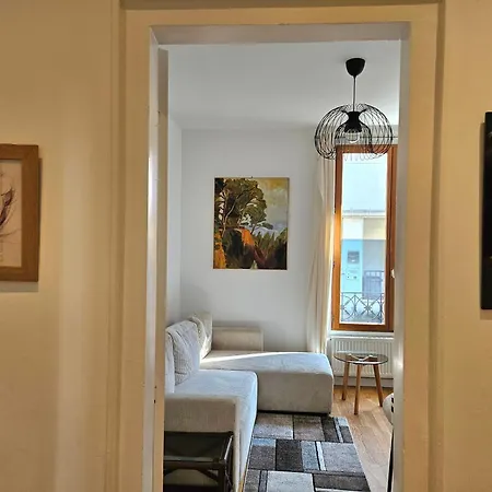 Artistic 3-room Flat-garden View Rueil-Malmaison