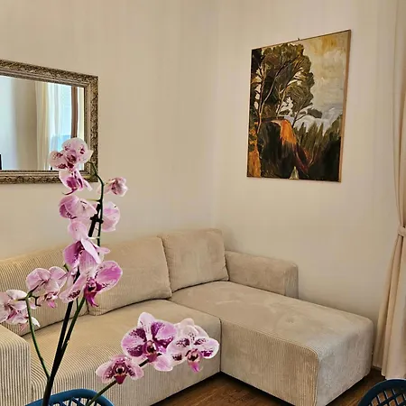 Artistic 3-room Flat-garden View Apartment