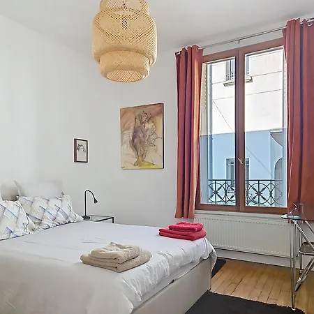 Artistic 3-Room Flat-Garden View Apartment Rueil-Malmaison